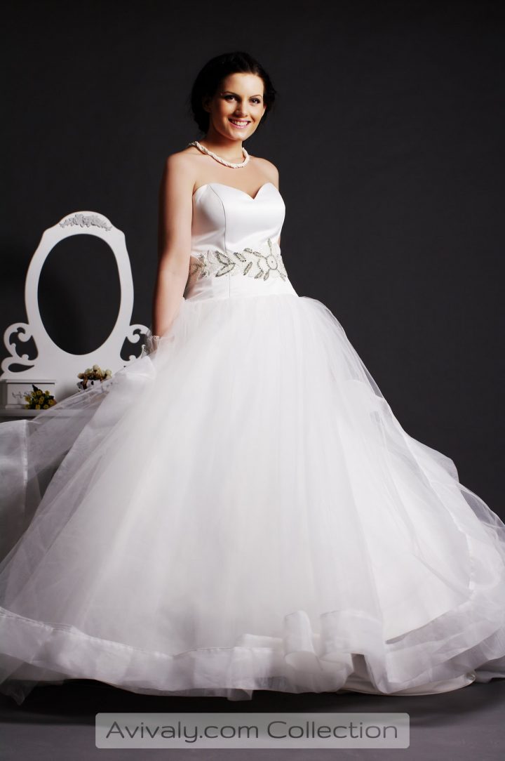 Whity - Free Flowing Wedding Dress