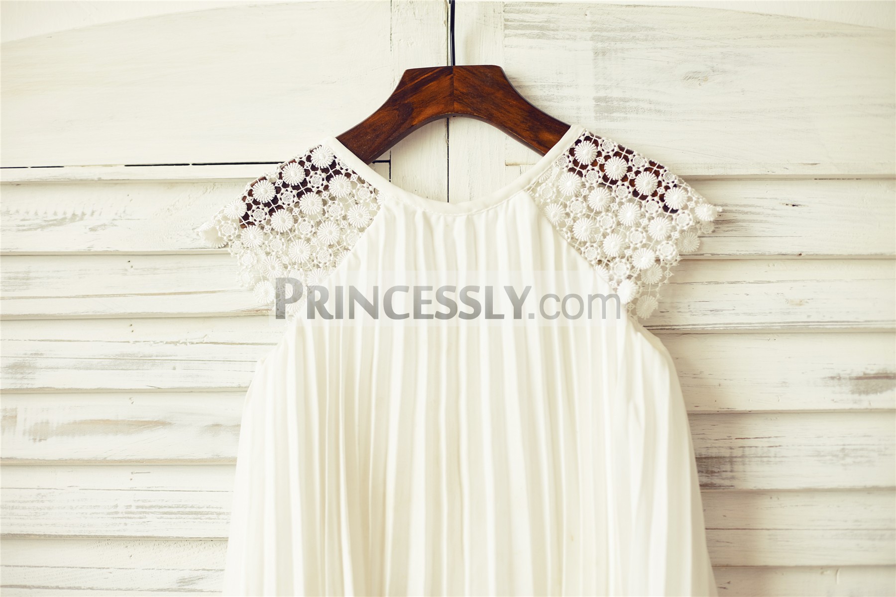 Hollow-out lace cap sleeves and round neckline features 