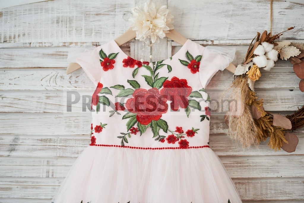 Modest neckline puffy cap sleeves bodice with red beads belt