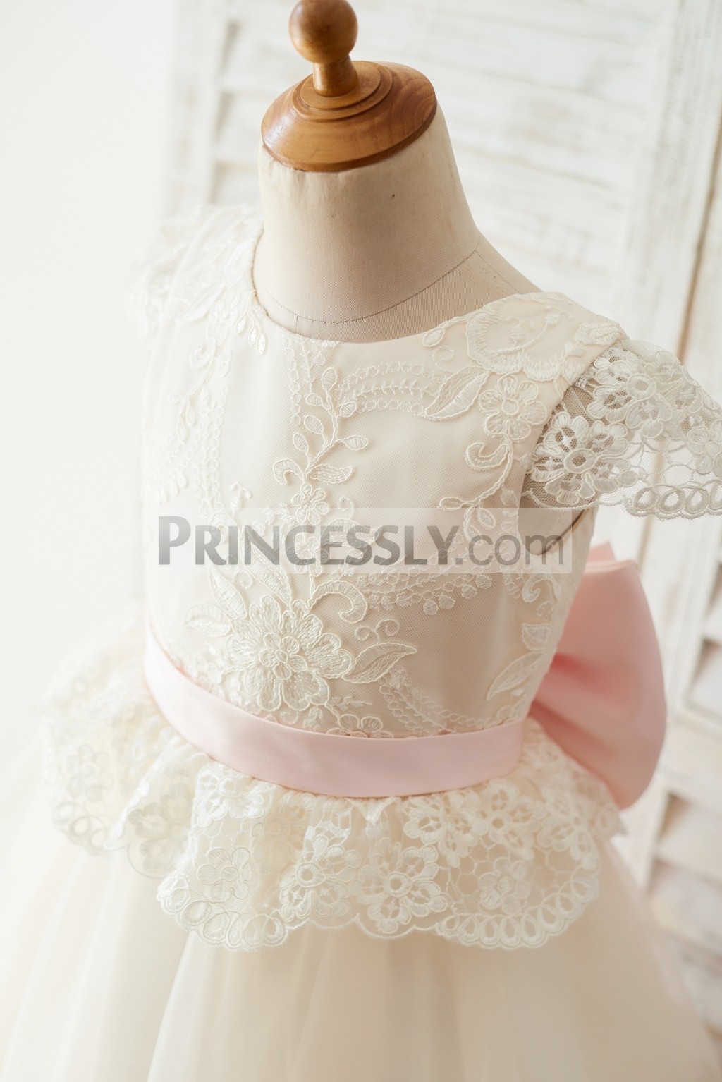 Lace bodice with pink belt