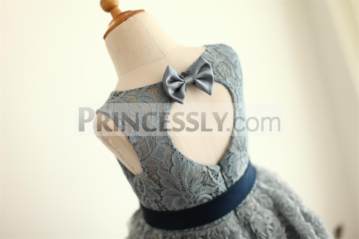 Keyhole back with a small gray bow