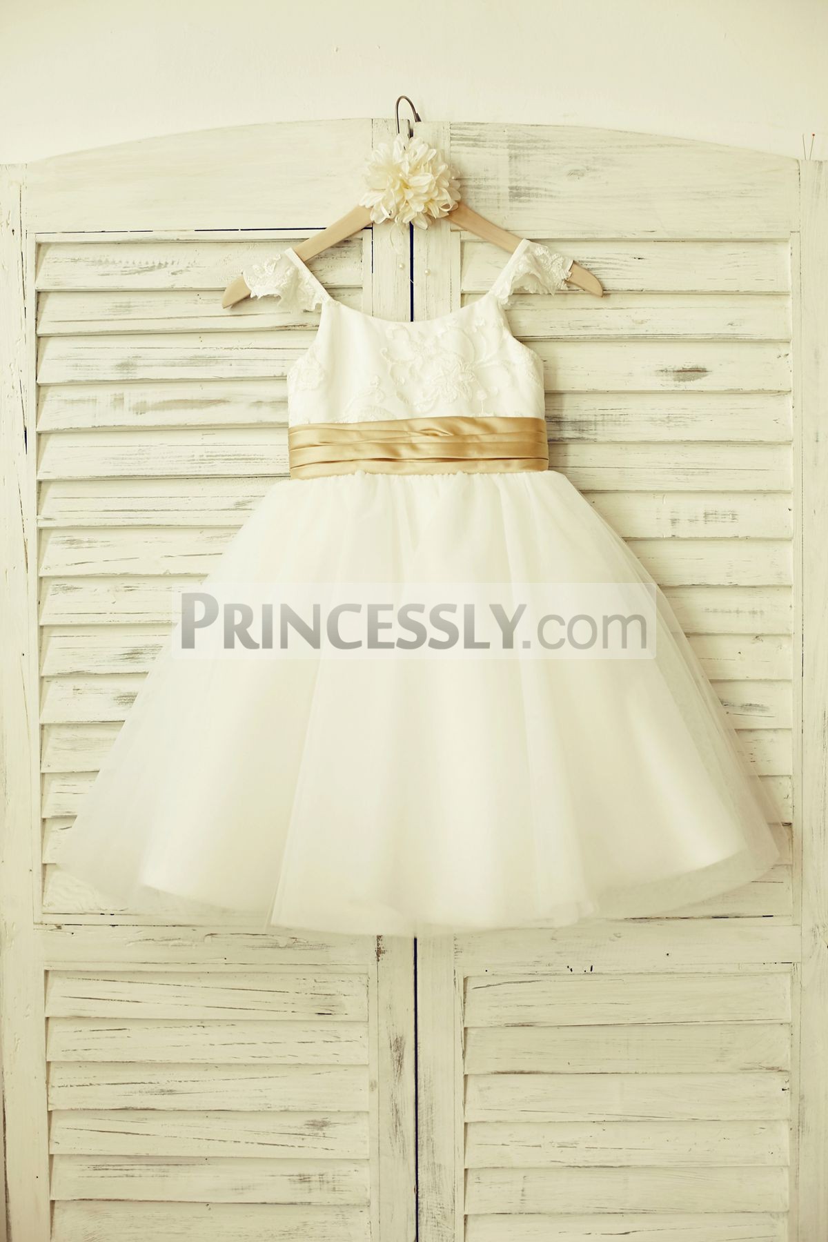 Lace cap sleeves scoop neck ivory lace tulle flower girl dress