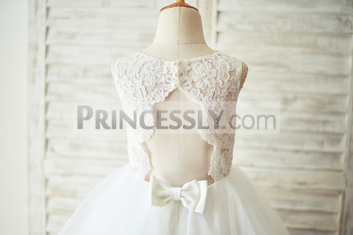 Lace back with keyhole, buttons, bow